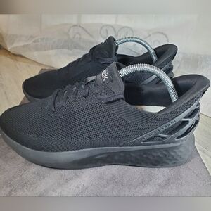 Kizik Athens Unisex Hands Free Slip On Sneaker Triple Black Size Mens 9 Wmn 10.5